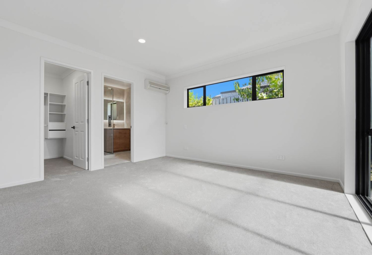 212m2 Renovated, Brick and tile 4 beds 2 baths house with double garage on 750m2 section, Equipped with solar panels, close to schools, town centre, 0.4 km to Pukekohe Hill School, 1.3 km to Pukekohe Intermediate, 1.4 km to Pukekohe High School, 8 Emsworth Court, Pukekohe, Auckland