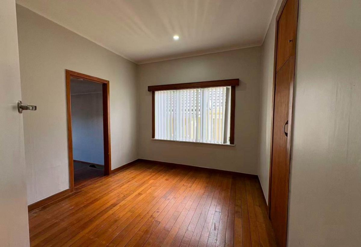 For rent, 4 beds 1.5 baths house with double garage, available 8th June, 3 Bridge Street, Papatoetoe, Auckland