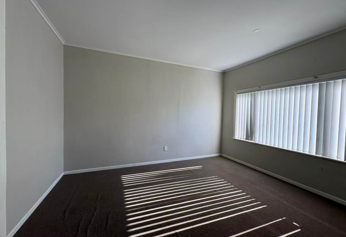 For rent, 4 beds 1.5 baths house with double garage, available 8th June, 3 Bridge Street, Papatoetoe, Auckland