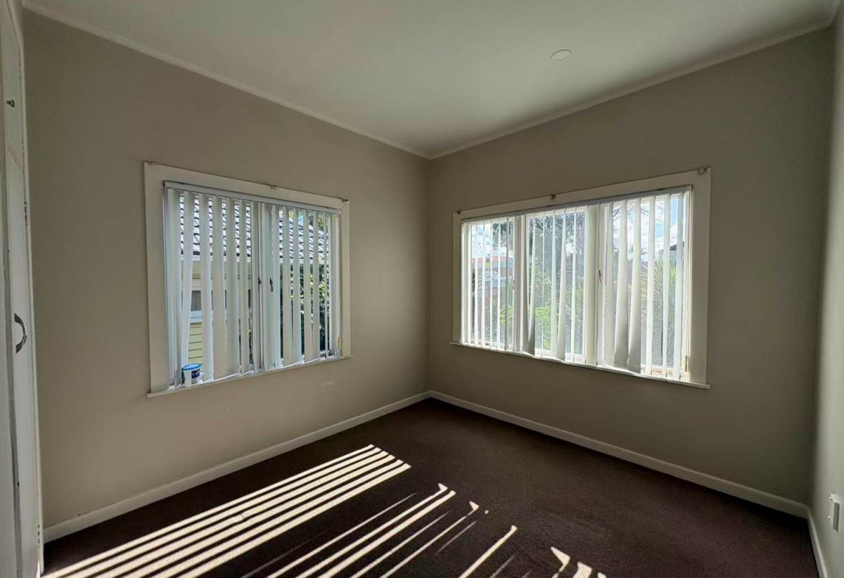 For rent, 4 beds 1.5 baths house with double garage, available 8th June, 3 Bridge Street, Papatoetoe, Auckland