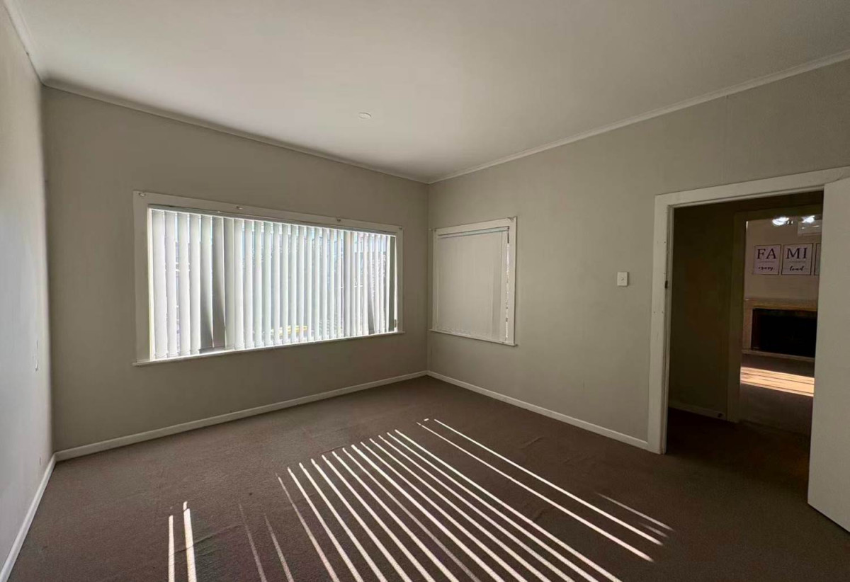 For rent, 4 beds 1.5 baths house with double garage, available 8th June, 3 Bridge Street, Papatoetoe, Auckland