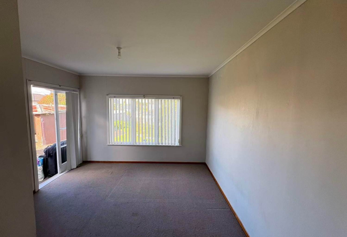 For rent, 4 beds 1.5 baths house with double garage, available 8th June, 3 Bridge Street, Papatoetoe, Auckland