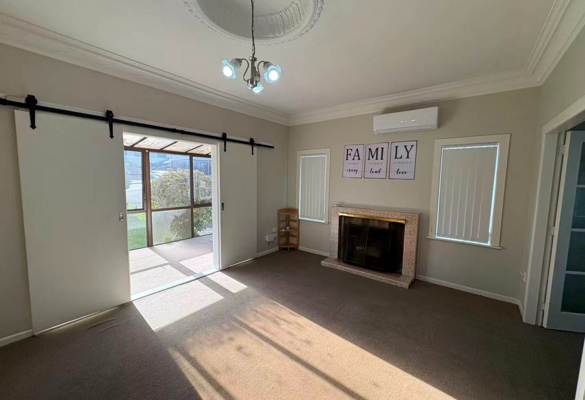 For rent, 4 beds 1.5 baths house with double garage, available 8th June, 3 Bridge Street, Papatoetoe, Auckland