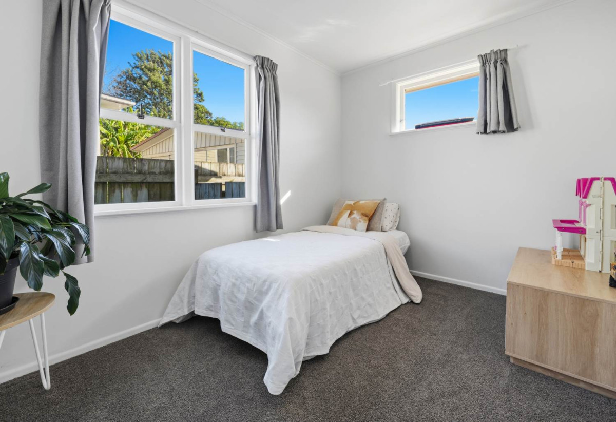 746m2 section, 4 beds (1 ensuite) + study room 2 baths house with garage, Downstairs offers internal access garaging plus a versatile rumpus room, move-in ready, close to schools, shops, supermarkets, 0.2 km to Riverhills School, 127 Ennis Avenue, Pakuranga Heights, Auckland