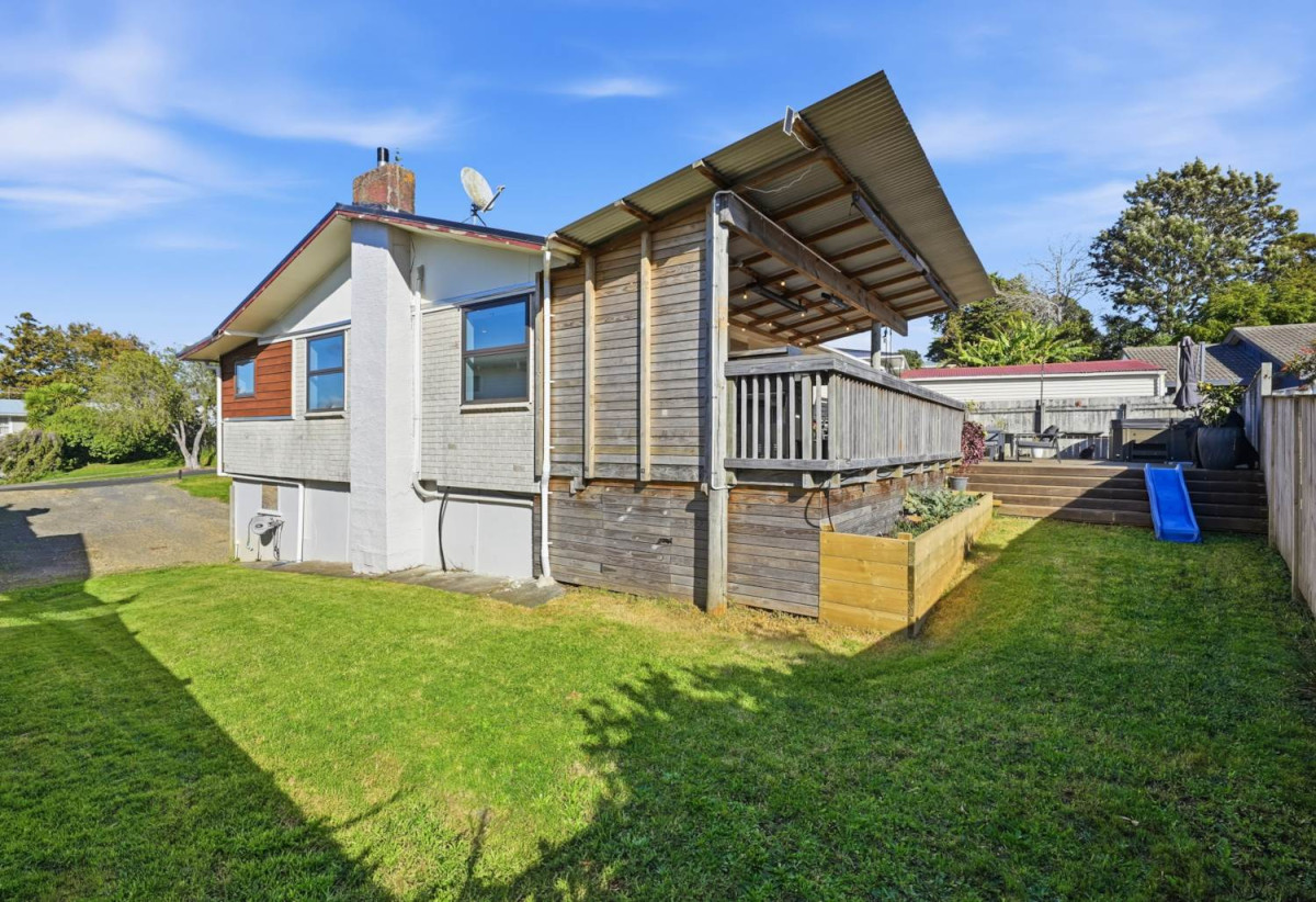 746m2 section, 4 beds (1 ensuite) + study room 2 baths house with garage, Downstairs offers internal access garaging plus a versatile rumpus room, move-in ready, close to schools, shops, supermarkets, 0.2 km to Riverhills School, 127 Ennis Avenue, Pakuranga Heights, Auckland