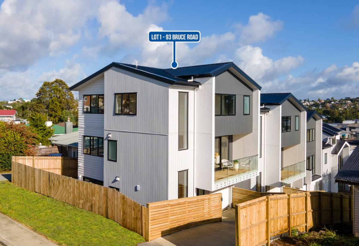 Double Westlake school zone, Brandnew standalone 4 beds 3 baths home with garage, close to schools, Glenfield Mall, 0.4 km to Glenfield Intermediate School, 93A Bruce Road, Glenfield, Auckland