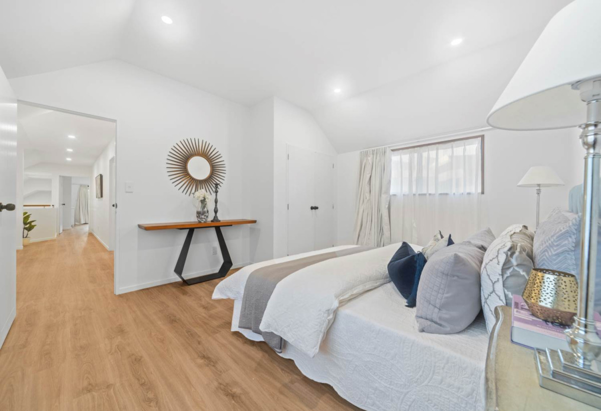 Urgent sale, Overseas vendor cashing out, Double Grammar school zone, 475m2 section, 4 beds + office room 3 baths house with double garage, zoned Terrace Housing & Apartment Building, 1.9 km to Epsom Girls’ Grammar School, 2.8 km to Auckland Grammar, 11B Clonbern Road, Remuera, Auckland