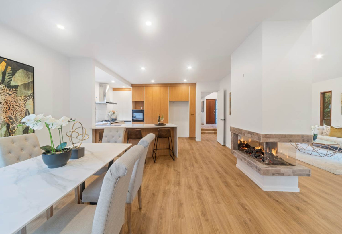 Urgent sale, Overseas vendor cashing out, Double Grammar school zone, 475m2 section, 4 beds + office room 3 baths house with double garage, zoned Terrace Housing & Apartment Building, 1.9 km to Epsom Girls’ Grammar School, 2.8 km to Auckland Grammar, 11B Clonbern Road, Remuera, Auckland