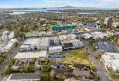Urgent sale, Overseas vendor cashing out, Double Grammar school zone, 475m2 section, 4 beds + office room 3 baths house with double garage, zoned Terrace Housing & Apartment Building, 1.9 km to Epsom Girls’ Grammar School, 2.8 km to Auckland Grammar, 11B Clonbern Road, Remuera, Auckland