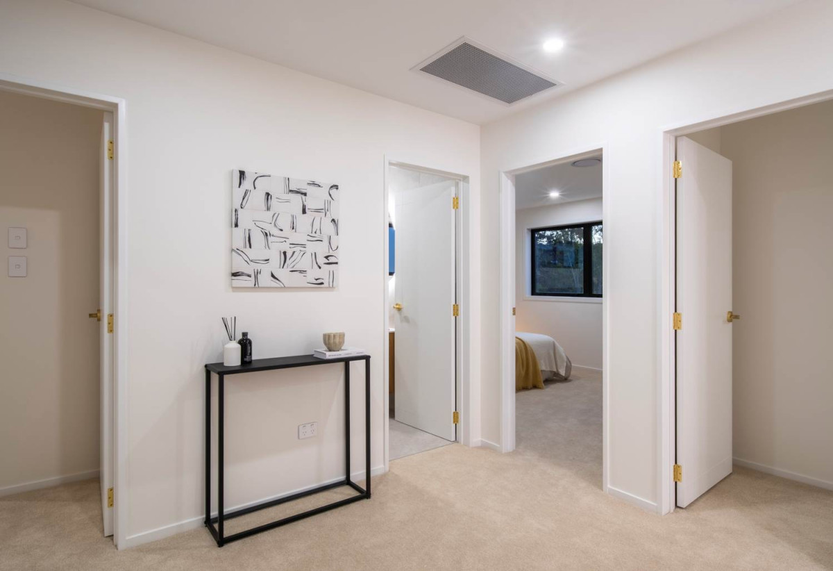 Rangitoto College zone, Master Build Peace of Mind, Standalone 5 beds 2.5 baths home with garage, central air conditioning, close to schools, shops, easy motorway access, 1.1 km to Northcross Intermediate, 3B Kallista Place, Browns Bay, Auckland
