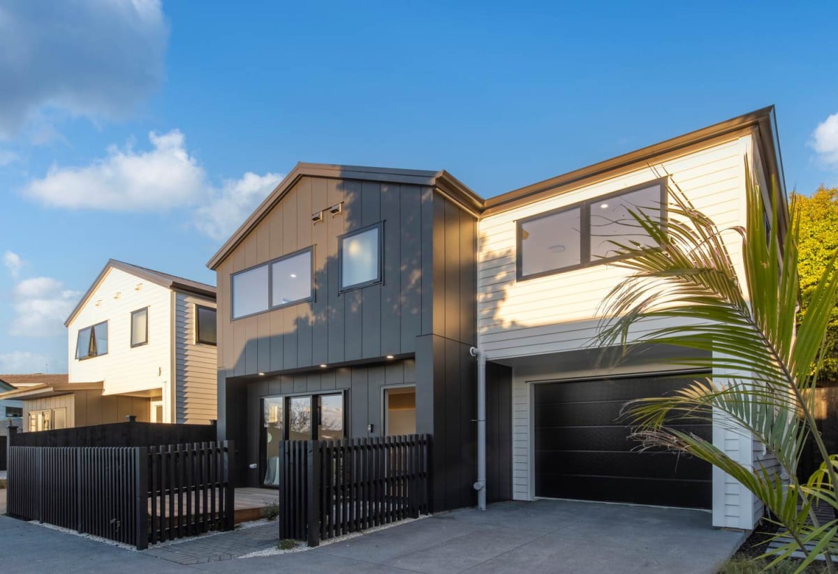 Rangitoto College zone, Master Build Peace of Mind, Standalone 5 beds 2.5 baths home with garage, central air conditioning, close to schools, shops, easy motorway access, 1.1 km to Northcross Intermediate, 3B Kallista Place, Browns Bay, Auckland