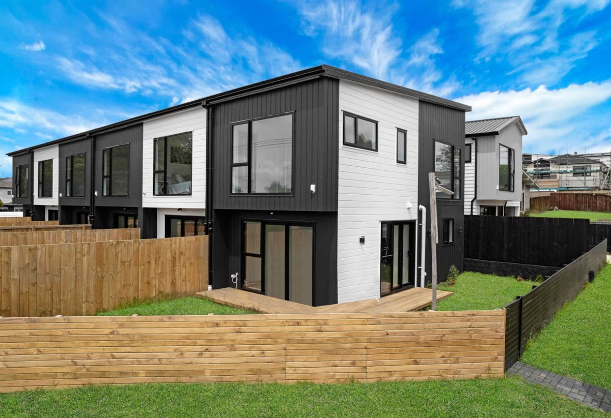 2 beds 1.5 baths home with car park, close to schools, local shops, motorway access, 0.9 km to Papatoetoe South School, Lot 1/38 Pah Road, Papatoetoe, Auckland