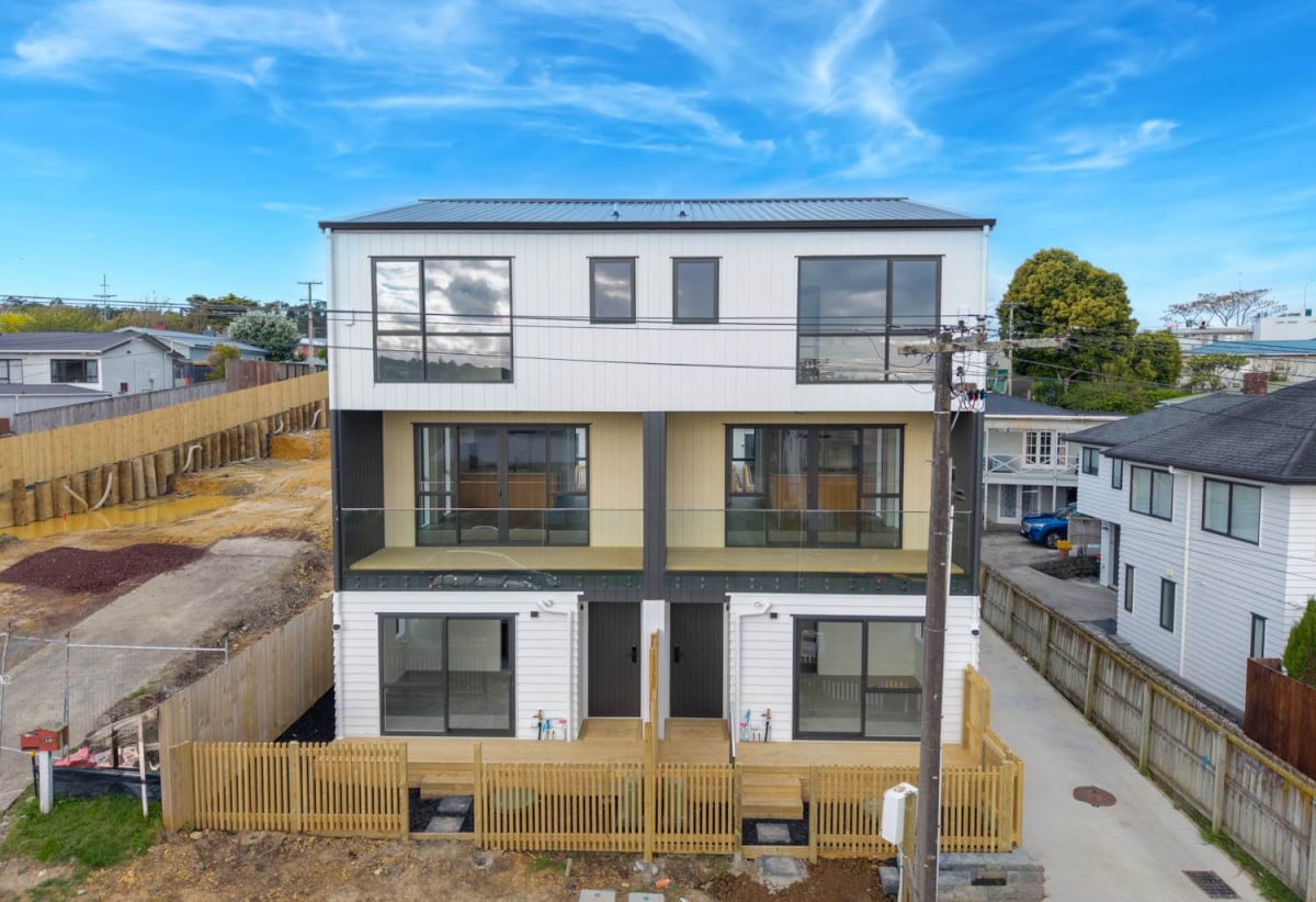 10-year building warranty, Brandnew Freehold 3 beds 2.5 baths home with car park, close to schools, Glenfield Mall, 0.7 km to Manuka Primary School, 1 km to Glenfield Intermediate School, Lot 6/17 Sunnyfield Crescent, Glenfield, Auckland