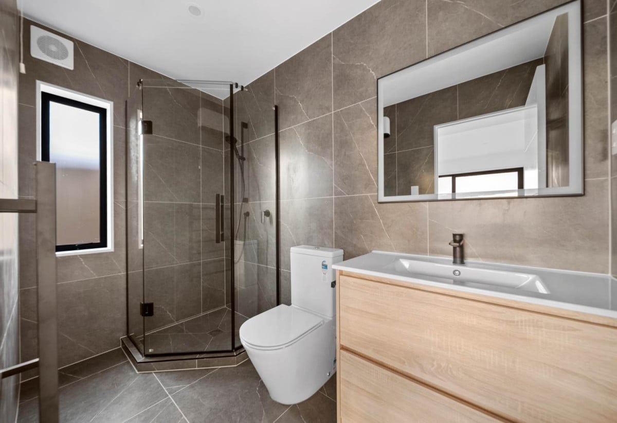 10-year building warranty, Brandnew Freehold 3 beds 2.5 baths home with car park, close to schools, Glenfield Mall, 0.7 km to Manuka Primary School, 1 km to Glenfield Intermediate School, Lot 6/17 Sunnyfield Crescent, Glenfield, Auckland