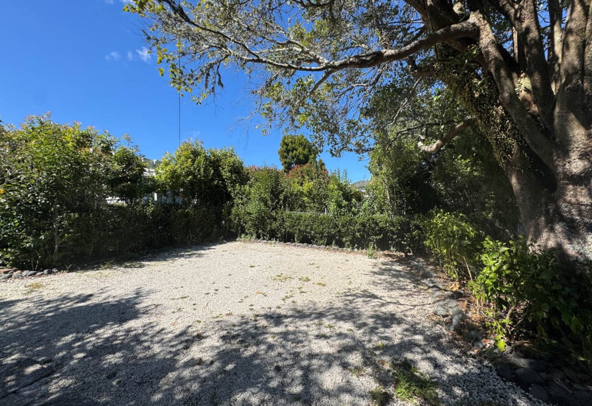 MORTGAGEE SALE, 4 beds 1 bath house on 890m2 section, the site is currently in the design stage for redevelopment, with concept plans reported to show redevelopment of the site to seven terraced houses, subject to council approval. The property backs onto Pomaria Primary School, and is well located close to the retail and commercial amenities at WestCity Waitakere and the Lincoln Road commercial precinct, 15 Kingdale Road, Henderson, Auckland