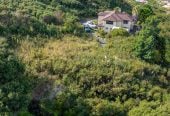 MORTGAGEE SALE, 4000m2 section, there’s already a concept for two huge 6-bedroom homes (RC pending), or you can build one landmark estate. You’re minutes from Westfield, motorways, and top schools like Kristin and Albany Junior/Senior High. 31 Living Stream Road, Albany Heights, Auckland
