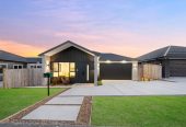 4 beds 3 baths house with double garage on 498m2 section, Set within the peaceful seaside community of Clarks Beach, enjoy weekends are filled with beach walks, golf days, boating adventures, and relaxed evenings spent with family and friends, 31 Korowhiti Road, Clarks Beach, Auckland