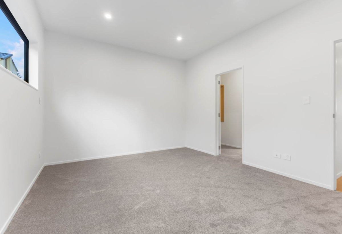 Standalone 3 beds 2 baths house with garage, close to schools, town centre, 1.4 km to Valley School, 2.3 km to Pukekohe High School, 9 Piringa Road, Pukekohe, Auckland