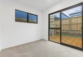 Standalone 3 beds 2 baths house with garage, close to schools, town centre, 1.4 km to Valley School, 2.3 km to Pukekohe High School, 9 Piringa Road, Pukekohe, Auckland