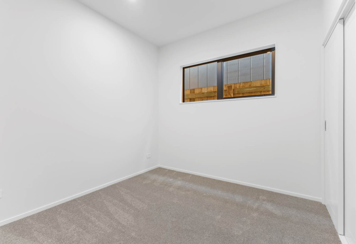 Standalone 3 beds 2 baths house with garage, close to schools, town centre, 1.4 km to Valley School, 2.3 km to Pukekohe High School, 9 Piringa Road, Pukekohe, Auckland