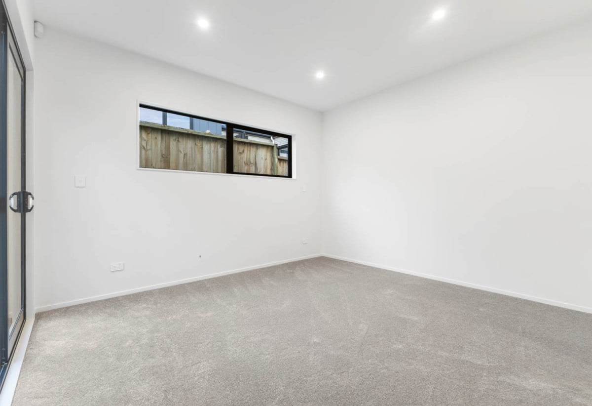 Standalone 3 beds 2 baths house with garage, close to schools, town centre, 1.4 km to Valley School, 2.3 km to Pukekohe High School, 9 Piringa Road, Pukekohe, Auckland