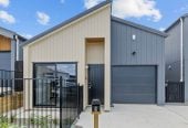 Standalone 3 beds 2 baths house with garage, close to schools, town centre, 1.4 km to Valley School, 2.3 km to Pukekohe High School, 9 Piringa Road, Pukekohe, Auckland