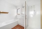 3 beds 2 baths home with garage, close to Lynn Mall, schools, golf course, Lawson Park and playground, 0.4 km to New Lynn School, 5/46 Seabrook Avenue, New Lynn, Auckland