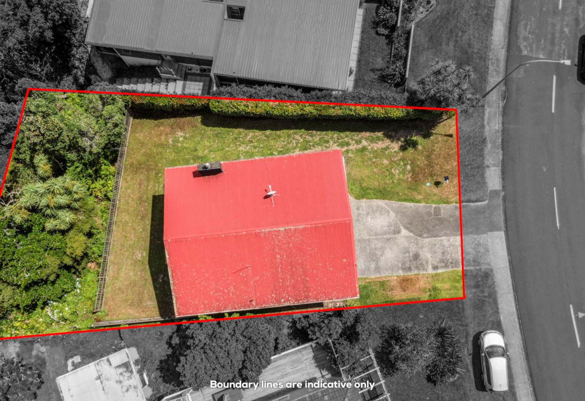 764m² section, Renovated Brick 4 beds 2 baths house with double garage, downstairs 2 beds 1 bath with its own entrance, close to schools, shopping centres, motorway access, 0.9 km to Willow Park School, 90 Hillcrest Avenue, Hillcrest, Auckland