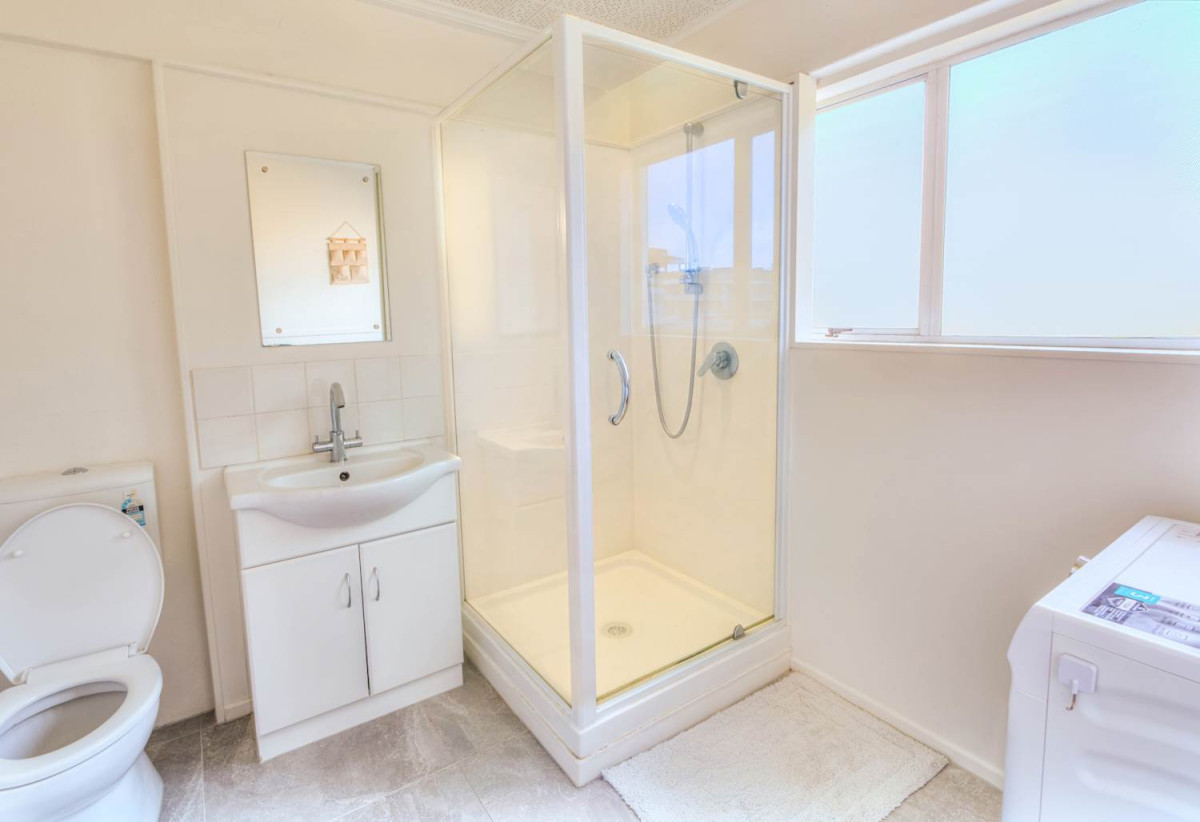 764m² section, Renovated Brick 4 beds 2 baths house with double garage, downstairs 2 beds 1 bath with its own entrance, close to schools, shopping centres, motorway access, 0.9 km to Willow Park School, 90 Hillcrest Avenue, Hillcrest, Auckland