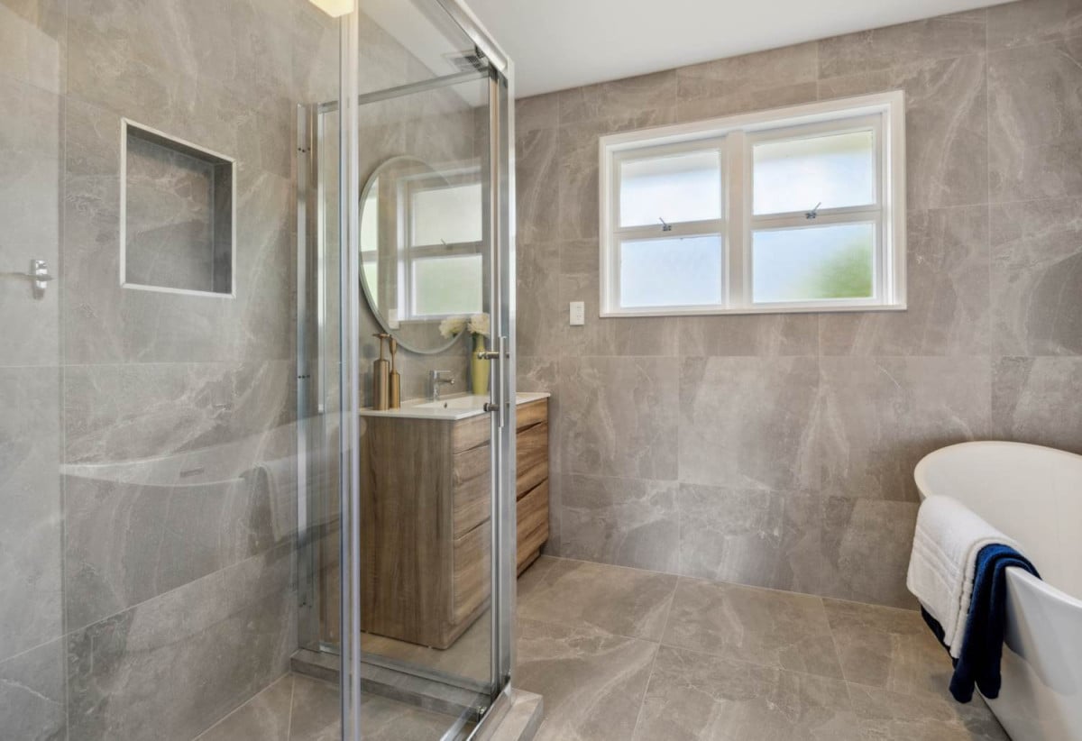 764m² section, Renovated Brick 4 beds 2 baths house with double garage, downstairs 2 beds 1 bath with its own entrance, close to schools, shopping centres, motorway access, 0.9 km to Willow Park School, 90 Hillcrest Avenue, Hillcrest, Auckland