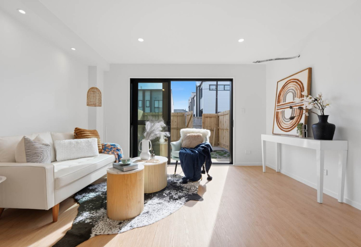 10-Years Master Builder Warranty, Brandnew 1 bed + Flxi room 1 bath townhouse, Walk to restaurants, bus stops, train stations, and supermarkets, 0.7 km to Stanhope Road School, 12 Lunn Avenue, Mt Wellington, Auckland