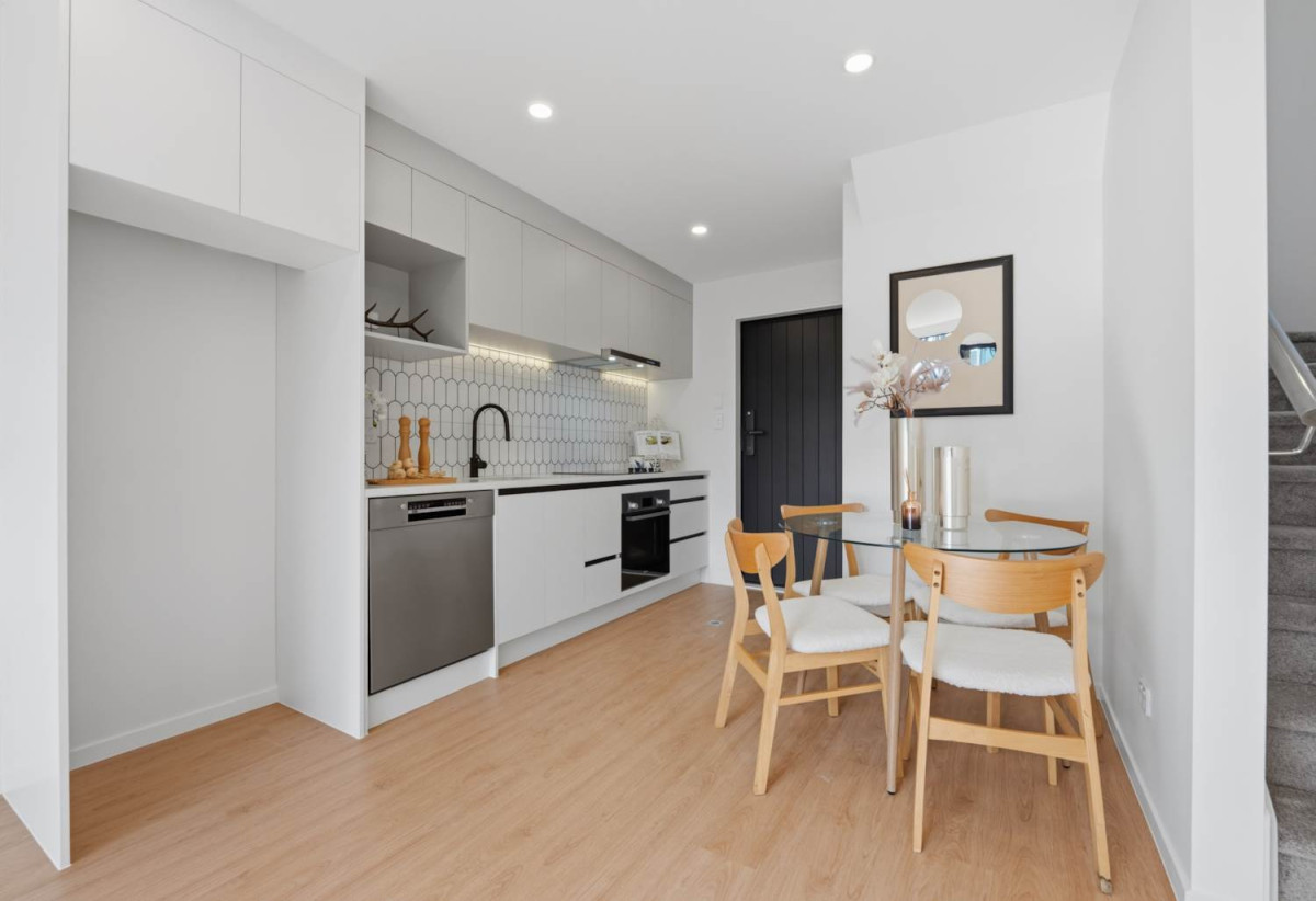 10-Years Master Builder Warranty, Brandnew 1 bed + Flxi room 1 bath townhouse, Walk to restaurants, bus stops, train stations, and supermarkets, 0.7 km to Stanhope Road School, 12 Lunn Avenue, Mt Wellington, Auckland