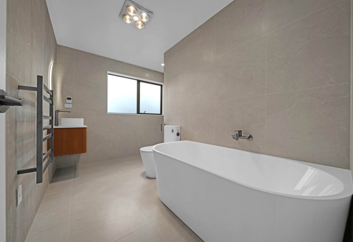 2 Kitchens, Brandnew 5 beds 4.5 baths house with double garage on 414m2 section, close to Beachlands shopping centre, beach, reserves, 19 Kanae Drive, Beachlands, Auckland