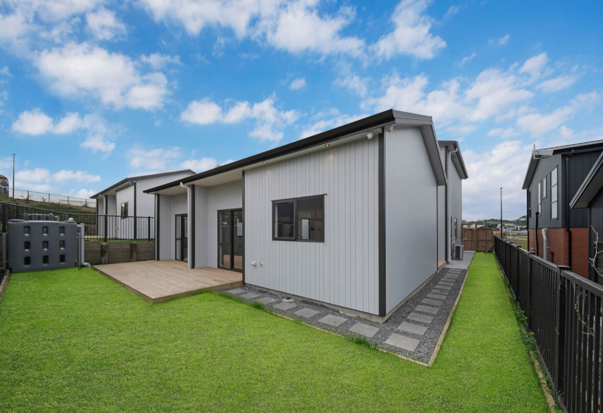 2 Kitchens, Brandnew 5 beds 4.5 baths house with double garage on 414m2 section, close to Beachlands shopping centre, beach, reserves, 19 Kanae Drive, Beachlands, Auckland