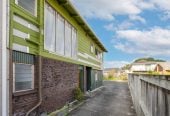 3 beds 2 baths home with garage, close to Lynn Mall, schools, golf course, Lawson Park and playground, 0.4 km to New Lynn School, 5/46 Seabrook Avenue, New Lynn, Auckland