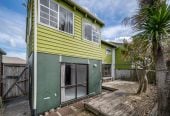 3 beds 2 baths home with garage, close to Lynn Mall, schools, golf course, Lawson Park and playground, 0.4 km to New Lynn School, 5/46 Seabrook Avenue, New Lynn, Auckland