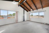 3 beds 2 baths home with garage, close to Lynn Mall, schools, golf course, Lawson Park and playground, 0.4 km to New Lynn School, 5/46 Seabrook Avenue, New Lynn, Auckland