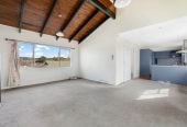 3 beds 2 baths home with garage, close to Lynn Mall, schools, golf course, Lawson Park and playground, 0.4 km to New Lynn School, 5/46 Seabrook Avenue, New Lynn, Auckland