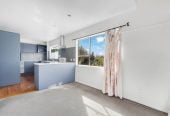 3 beds 2 baths home with garage, close to Lynn Mall, schools, golf course, Lawson Park and playground, 0.4 km to New Lynn School, 5/46 Seabrook Avenue, New Lynn, Auckland