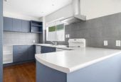 3 beds 2 baths home with garage, close to Lynn Mall, schools, golf course, Lawson Park and playground, 0.4 km to New Lynn School, 5/46 Seabrook Avenue, New Lynn, Auckland