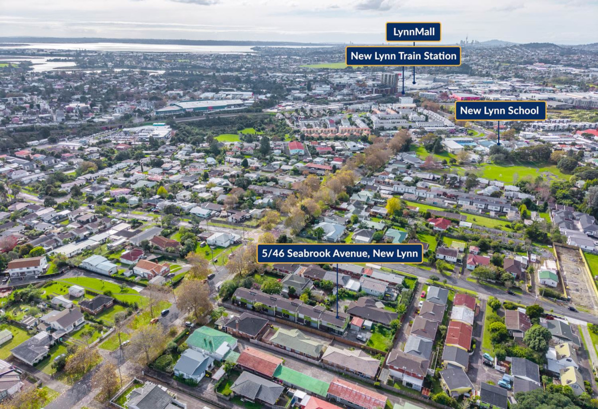 3 beds 2 baths home with garage, close to Lynn Mall, schools, golf course, Lawson Park and playground, 0.4 km to New Lynn School, 5/46 Seabrook Avenue, New Lynn, Auckland