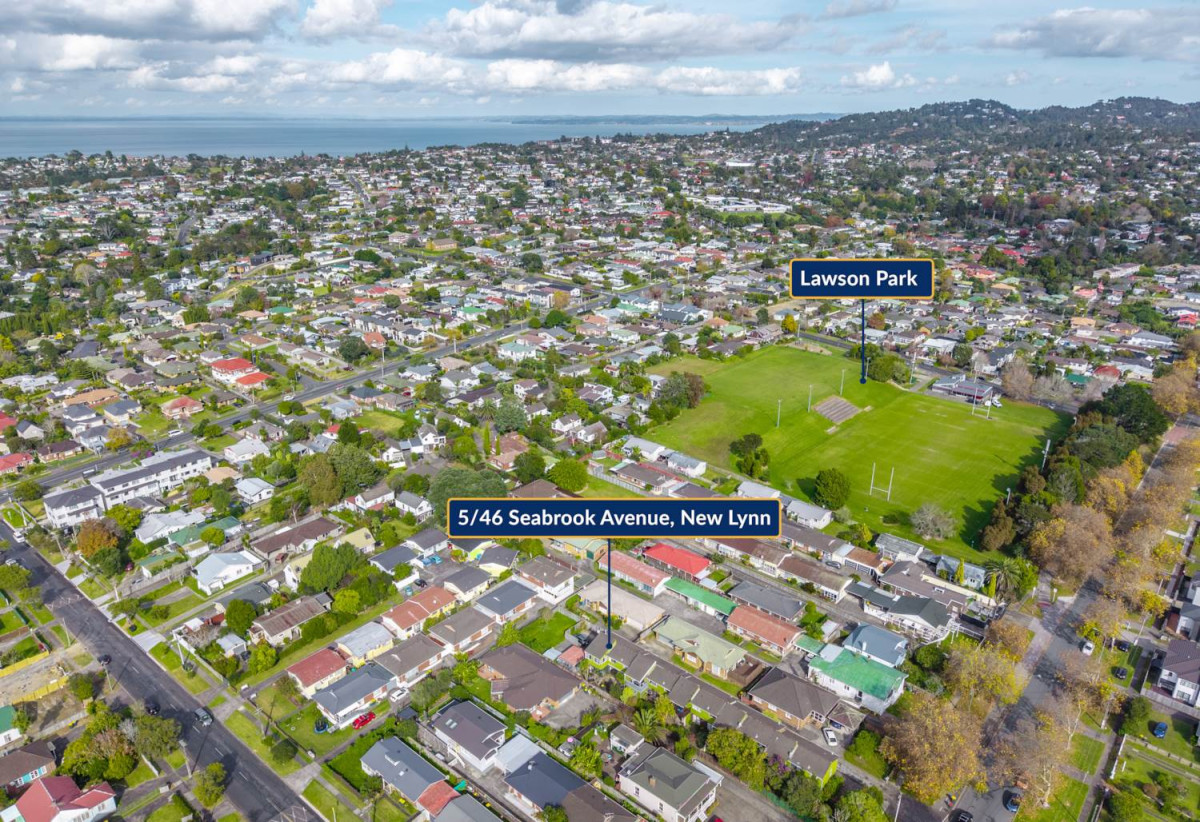 3 beds 2 baths home with garage, close to Lynn Mall, schools, golf course, Lawson Park and playground, 0.4 km to New Lynn School, 5/46 Seabrook Avenue, New Lynn, Auckland