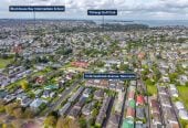 3 beds 2 baths home with garage, close to Lynn Mall, schools, golf course, Lawson Park and playground, 0.4 km to New Lynn School, 5/46 Seabrook Avenue, New Lynn, Auckland