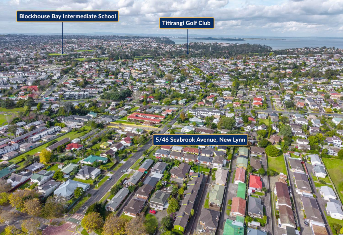 3 beds 2 baths home with garage, close to Lynn Mall, schools, golf course, Lawson Park and playground, 0.4 km to New Lynn School, 5/46 Seabrook Avenue, New Lynn, Auckland
