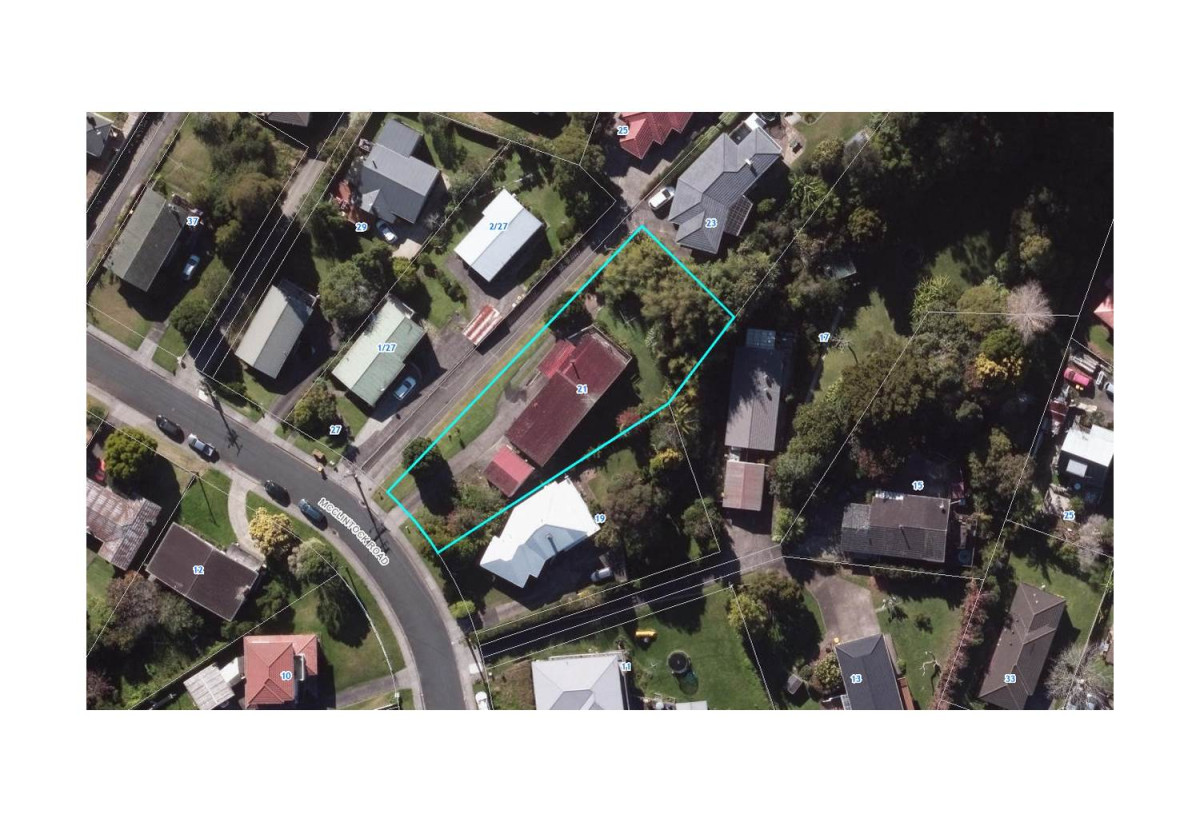 1194m2 section, 170m2 3 beds 2 baths house with Triple Garaging, downstairs rumpus room, Zoning: Mixed Housing Urban Zone, minutes to Westgate, Northwest Shopping Centre,, motorway access, schools, 0.8 km to Massey Primary School, 1 km to Massey High School and Royal Road School, 21 McClintock Road, Massey, Auckland