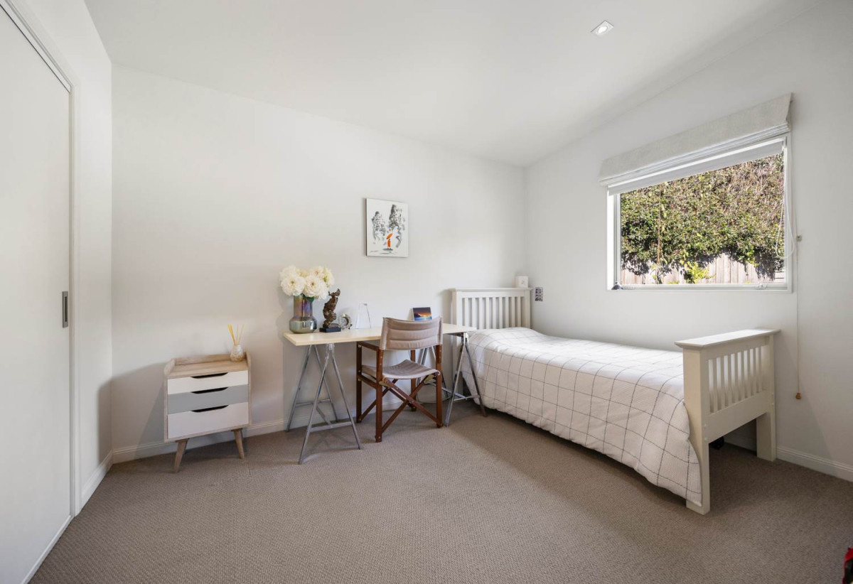 Double Grammar school zone, 202m2 3 beds 2.5 baths home with double garage, Just steps to cafés, restaurants, boutiques, and galleries, and minutes to Newmarket, the CBD, and motorway access. Zoned for Parnell Primary, Auckland Grammar, and Epsom Girls Grammar, 73 Gibraltar Crescent, Parnell, Auckland