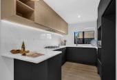 2 Kitchens, 6 beds 3.5 baths house with garage and 2-beds granny, close to schools, shops, Hunter Plaza, easy motorway access, 1.1 km to Papatoetoe Intermediate, 35A Mclean Avenue, Papatoetoe, Auckland
