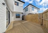2 Kitchens, 6 beds 3.5 baths house with garage and 2-beds granny, close to schools, shops, Hunter Plaza, easy motorway access, 1.1 km to Papatoetoe Intermediate, 35A Mclean Avenue, Papatoetoe, Auckland