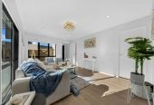2 Kitchens, 6 beds 3.5 baths house with garage and 2-beds granny, close to schools, shops, Hunter Plaza, easy motorway access, 1.1 km to Papatoetoe Intermediate, 35A Mclean Avenue, Papatoetoe, Auckland
