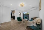 2 Kitchens, 6 beds 3.5 baths house with garage and 2-beds granny, close to schools, shops, Hunter Plaza, easy motorway access, 1.1 km to Papatoetoe Intermediate, 35A Mclean Avenue, Papatoetoe, Auckland